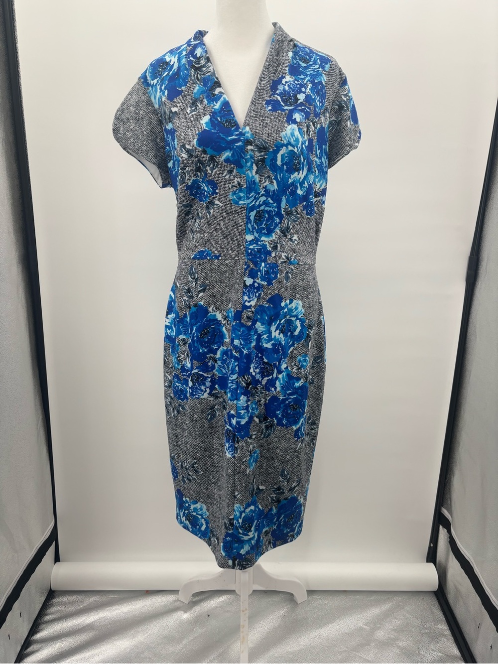 Betsey Johnson Stretch Midi Sheath Dress with Bold Blue Floral Print Size 12